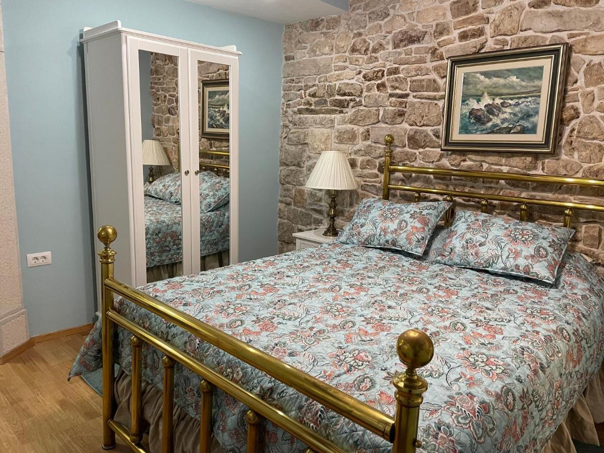 Apartment Sweet Dreams